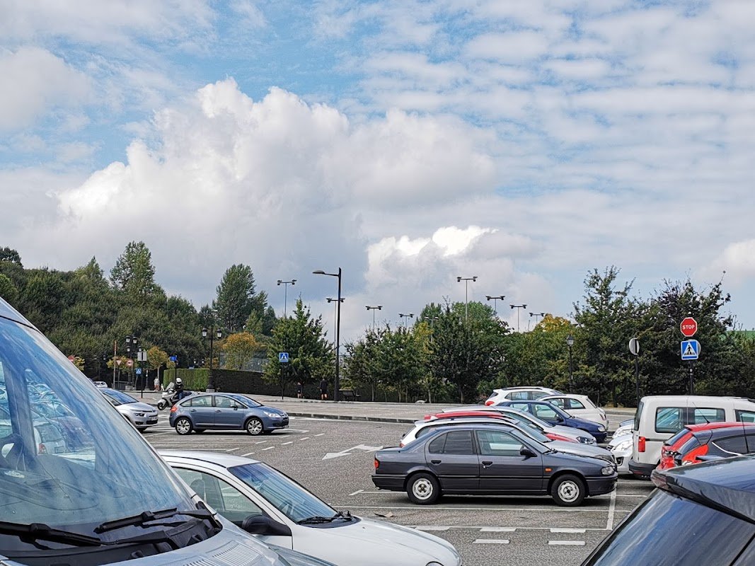 Parking El Charcón junto al Estadio Tartiere, Oviedo (24 h) en Oviedo (Asturias) — foto 2 de 2