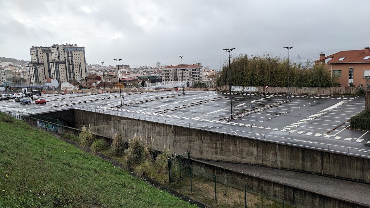 Parking exterior Vialia Vigo, 24 h junto a Urzáiz en Vigo (Pontevedra) — foto 2 de 3