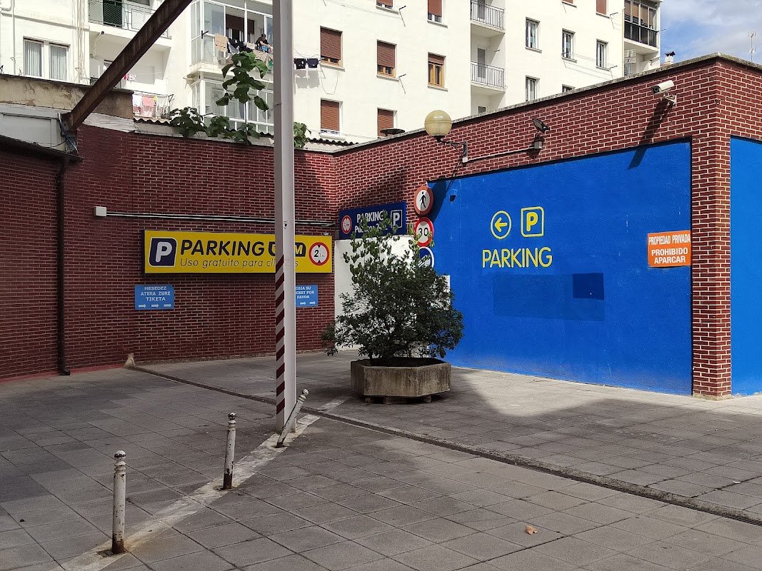 Parking Francia 4, centro de Vitoria-Gasteiz, 24 h en Vitoria-Gasteiz (Álava) — foto 2 de 3
