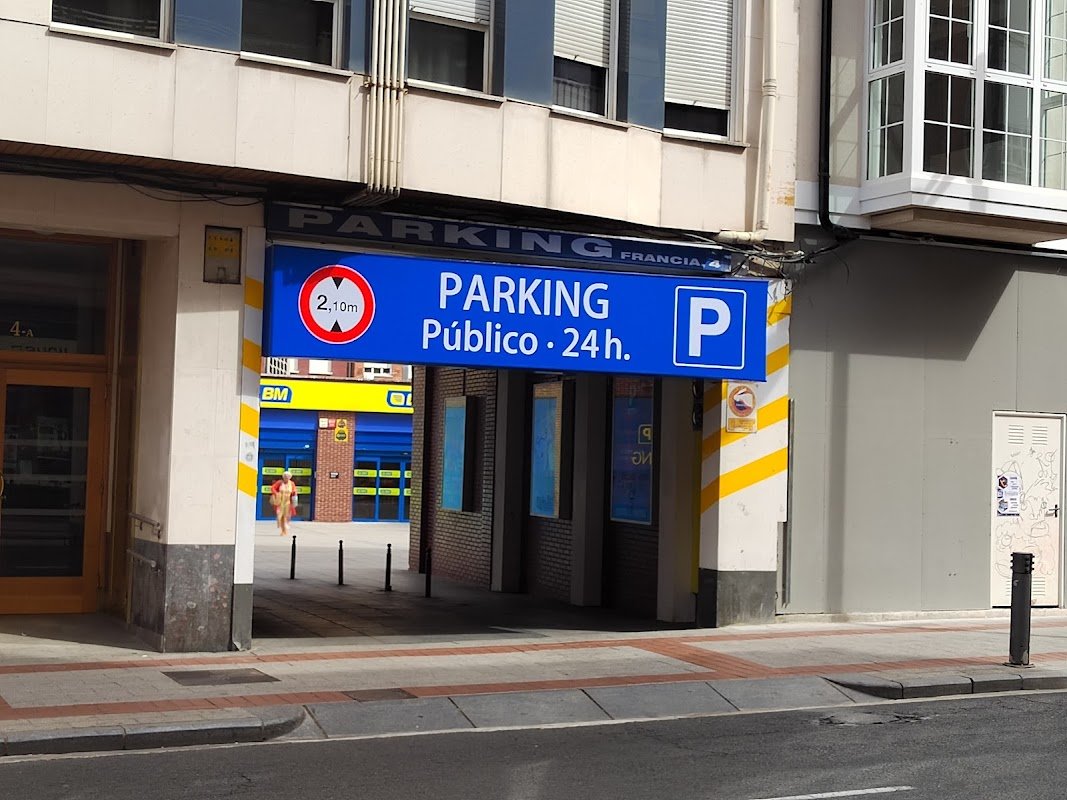 Parking Francia 4, 24h en el centro de Vitoria-Gasteiz en Vitoria-Gasteiz (Álava)