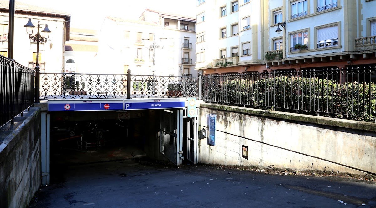 Parking Fueros en Zarautz, a 483 m de la playa en Gipuzkoa