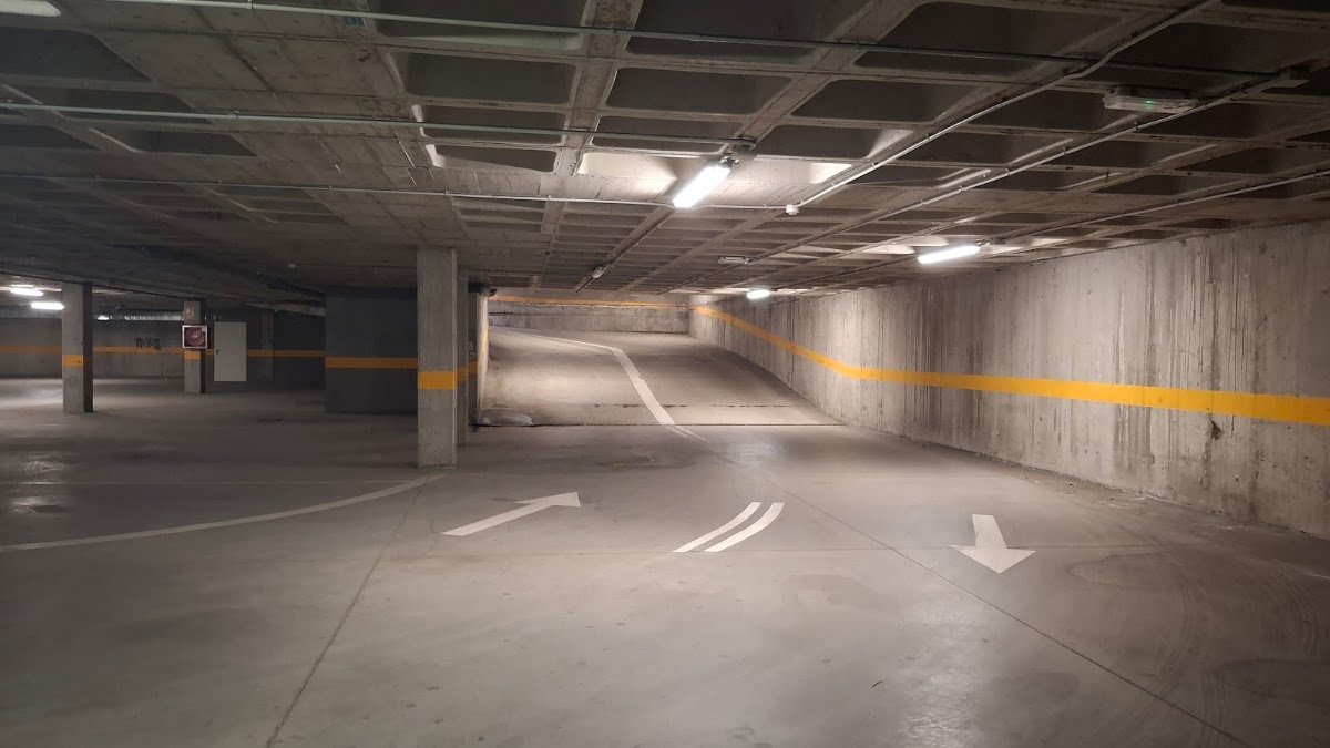 Parking gratuito de los Cines en Segovia (cierra de noche) en Segovia — foto 3 de 4