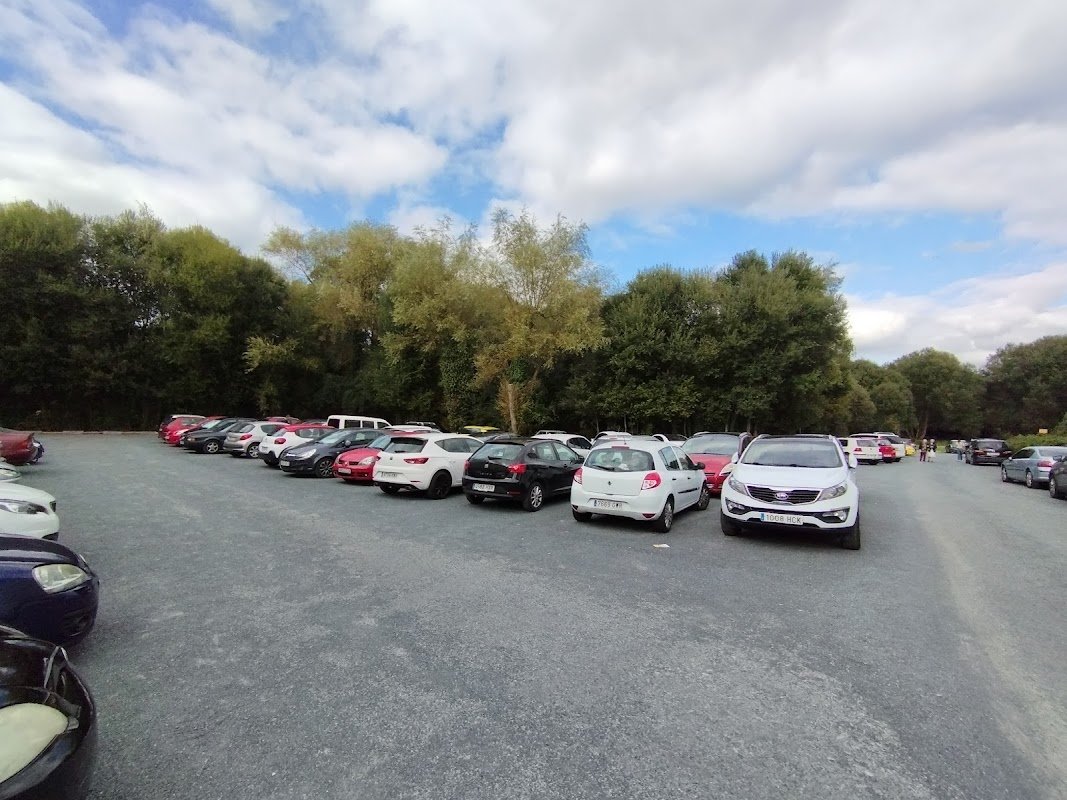 Parking en Pontepedriña (Santiago), junto a la estación en Santiago de Compostela (A Coruña) — foto 2 de 4