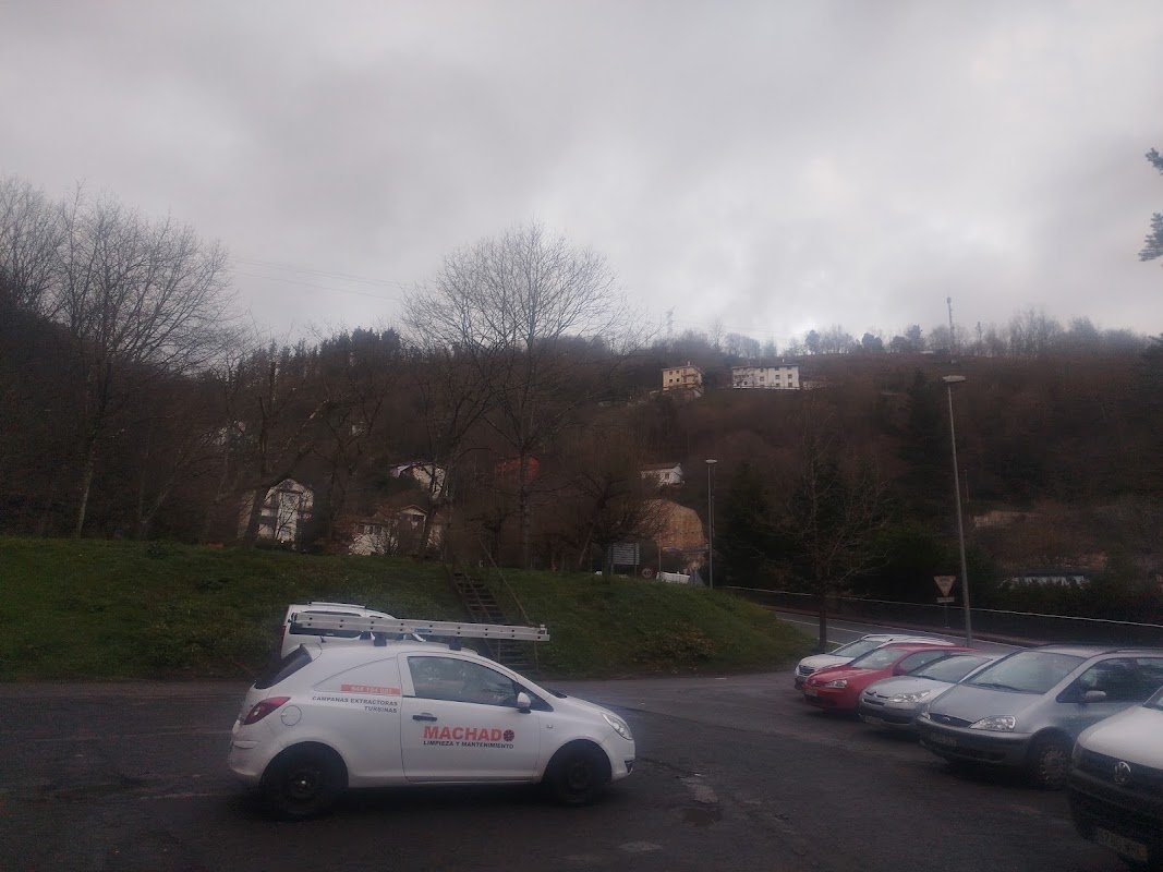 Parking gratuito Itzio en Eibar, cerca del estadio de Ipurua en Eibar (Gipuzkoa)