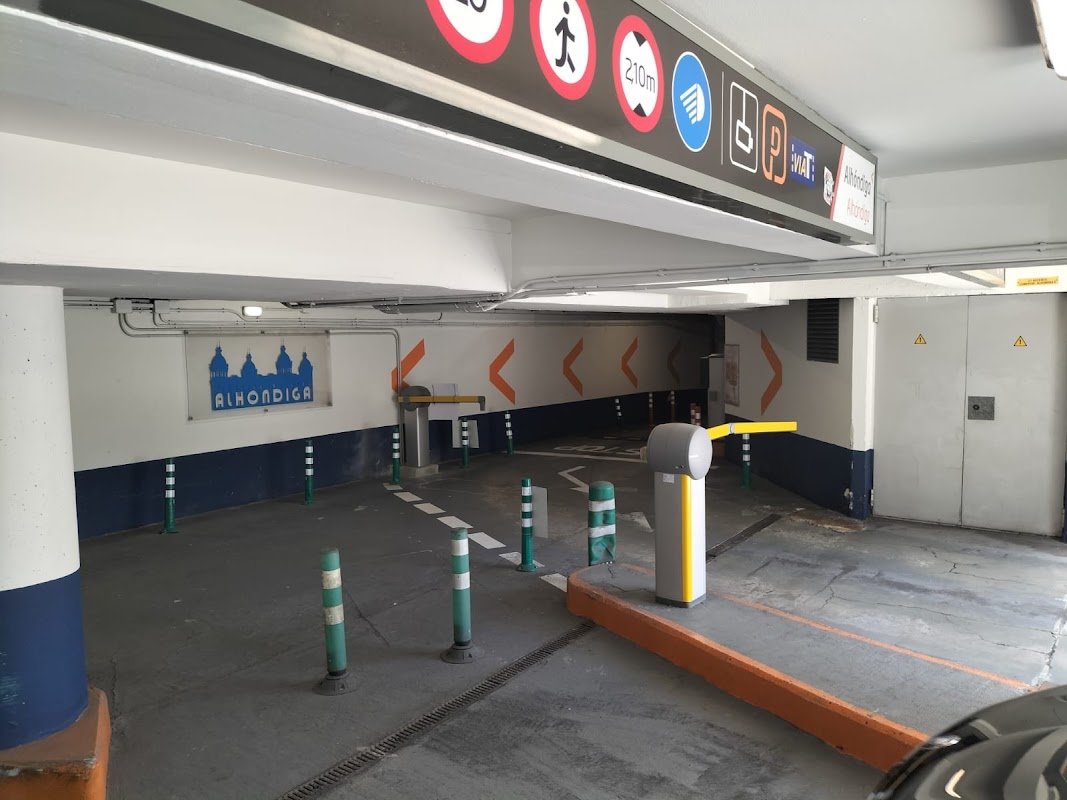 Parking La Alhóndiga (Telpark) en Indautxu, Bilbao, 24 h en Bilbao (Bizkaia)