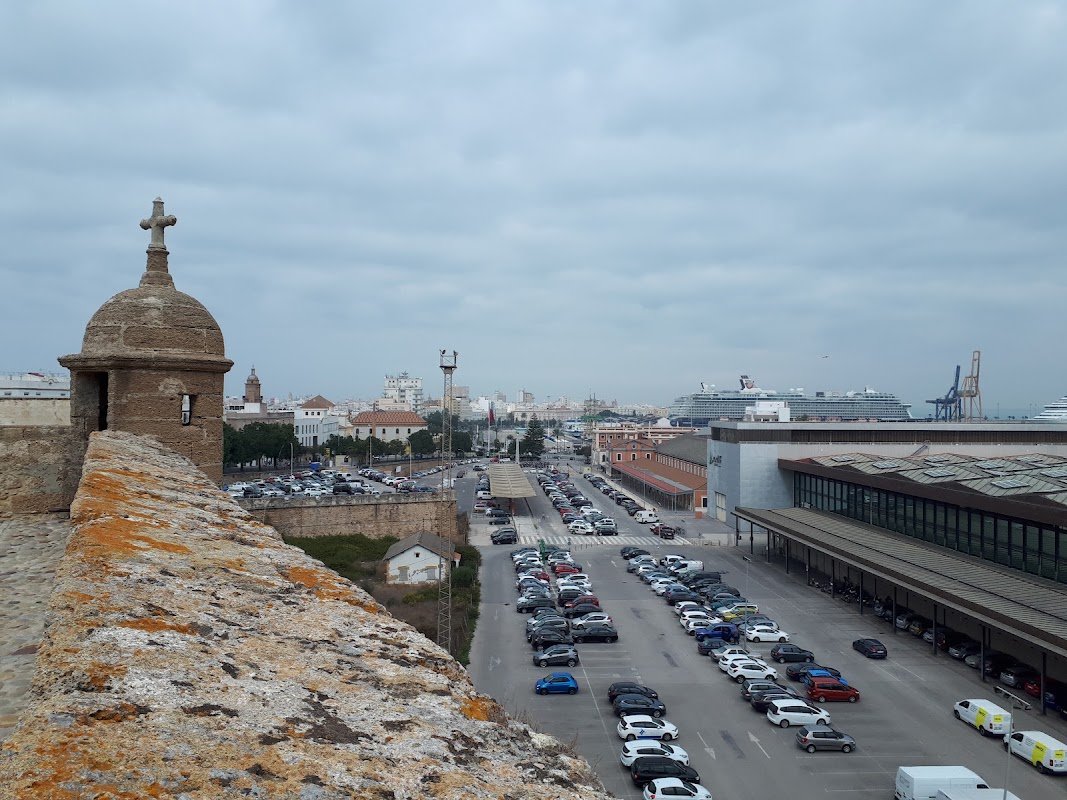 Parking Las Calesas en Cádiz: al aire libre y abierto 24 h en Cádiz — foto 2 de 4