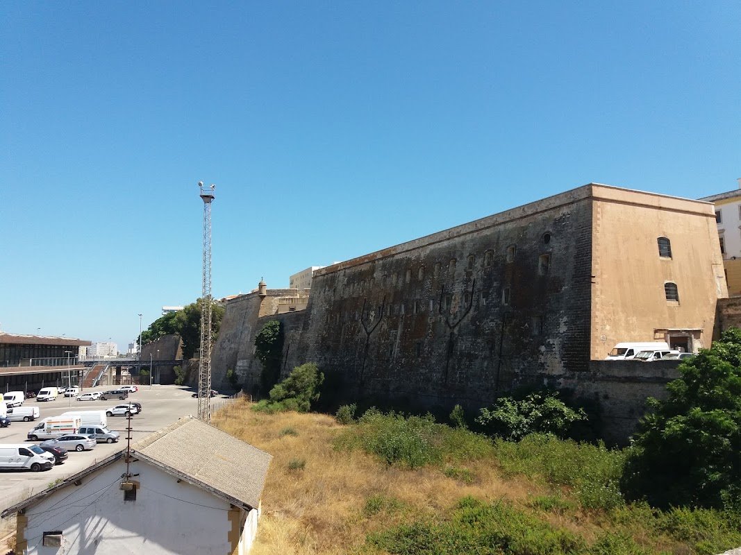 Parking Las Calesas en Cádiz: al aire libre y abierto 24 h en Cádiz — foto 3 de 4