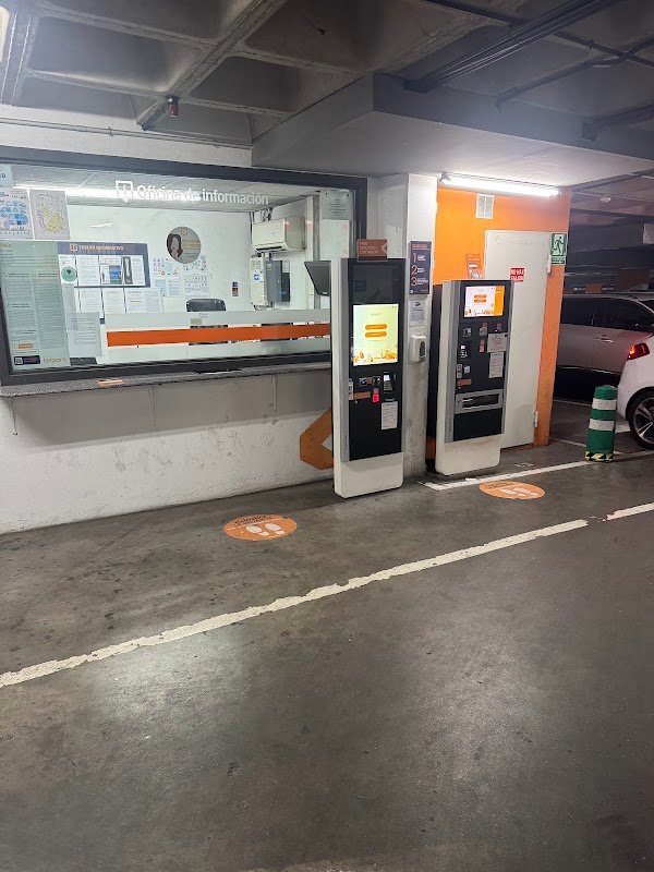 Parking Lavapiés Casino de la Reina (Madrid, 24 h) en Madrid — foto 1 de 2