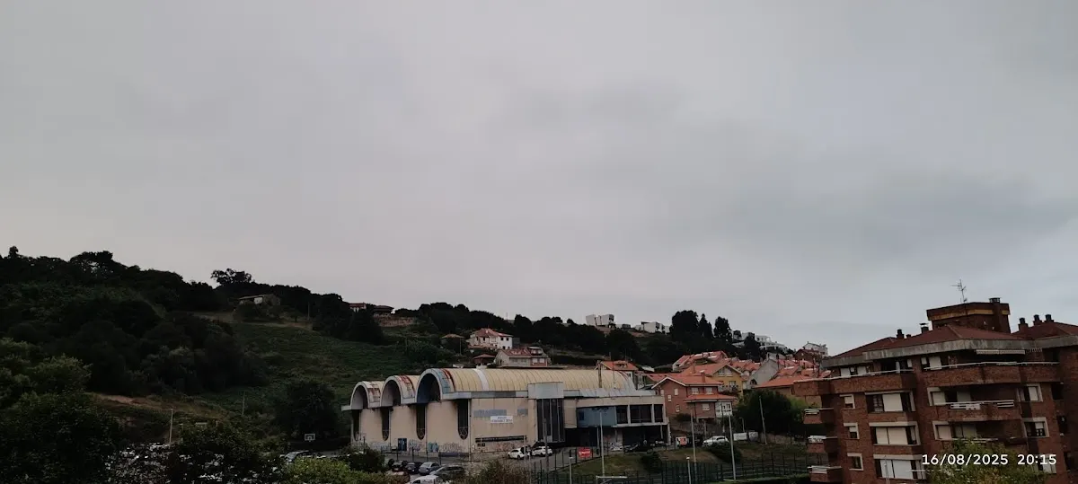 Parking Nautilus, aparcamiento en Luanco cerca de la playa en Luanco (Asturias) — foto 3 de 4