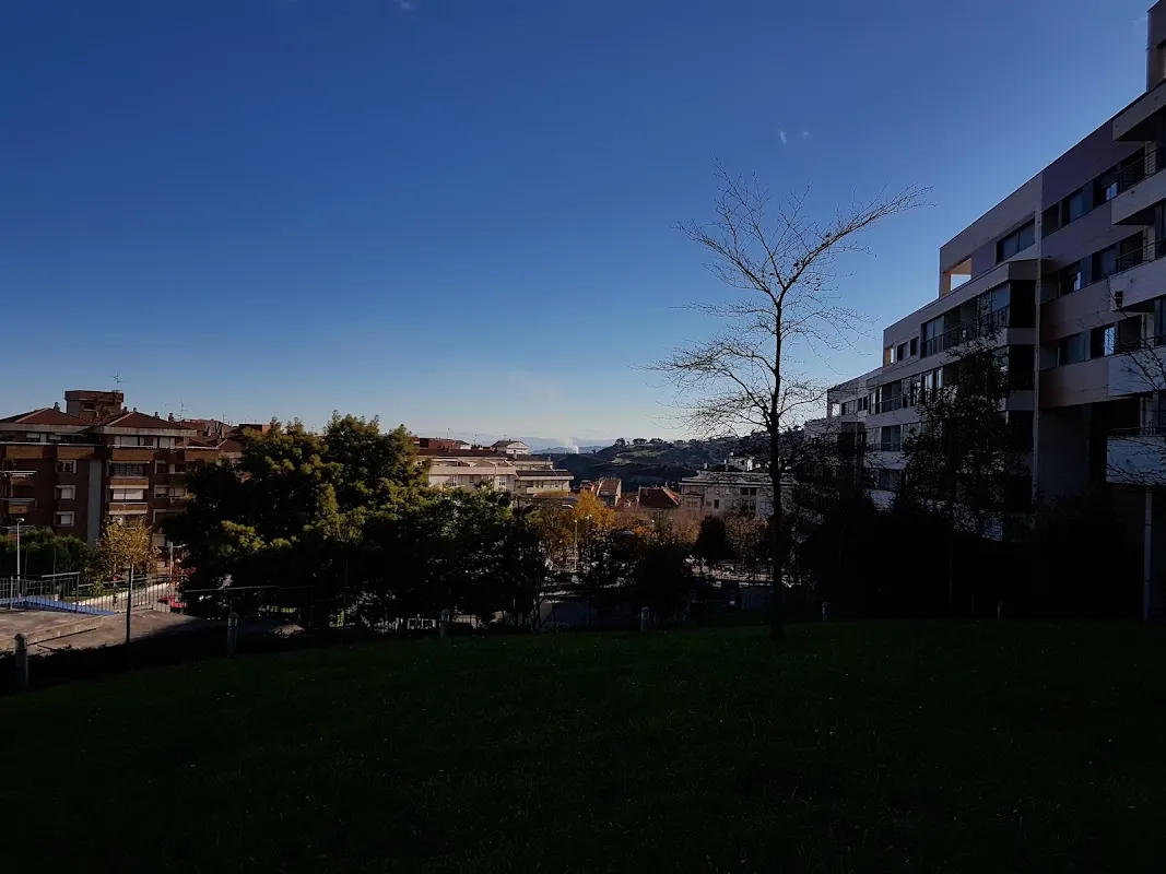Parking Nautilus, aparcamiento en Luanco cerca de la playa en Luanco (Asturias)