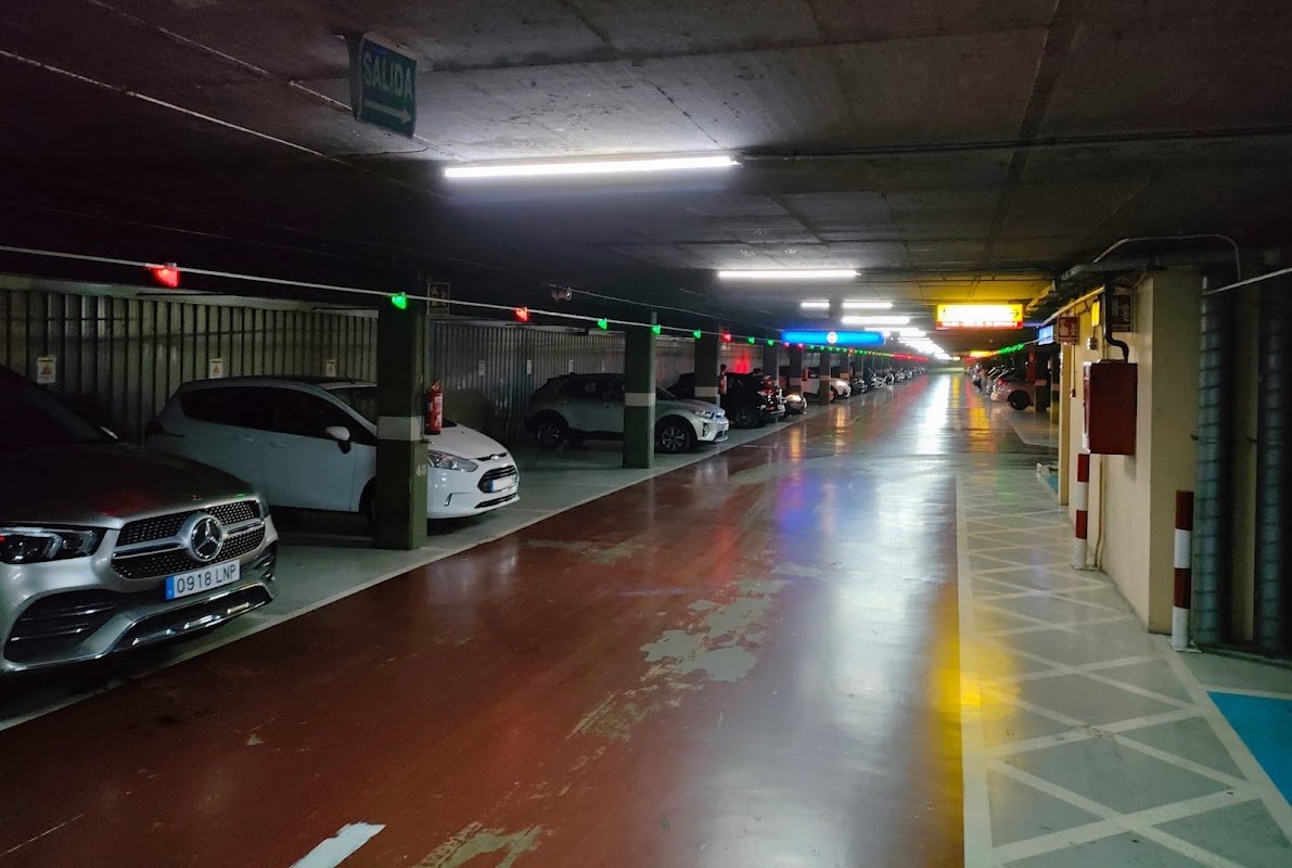 Parking Paseo de Colón en Sevilla, cerca de la Catedral en Sevilla