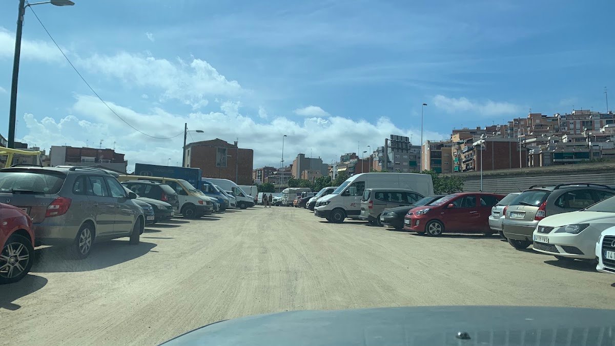 Parking gratuito PK Badalona junto al paseo marítimo en Badalona (Barcelona)