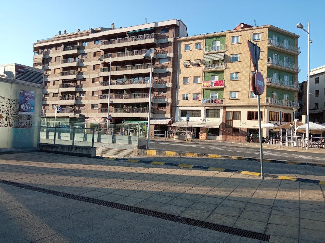 Parking Dónde aparcar en Estella: Parking Plaza de la Coronación en Estella-Lizarra (Navarra) — foto 2 de 2