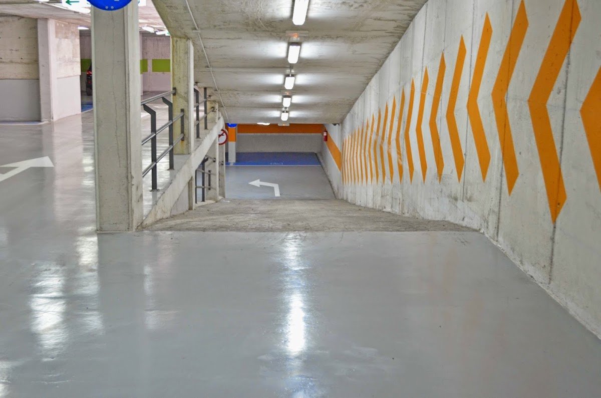 Parking Plaza de Oriente, en el centro de Torrevieja en Torrevieja (Alicante) — foto 2 de 3