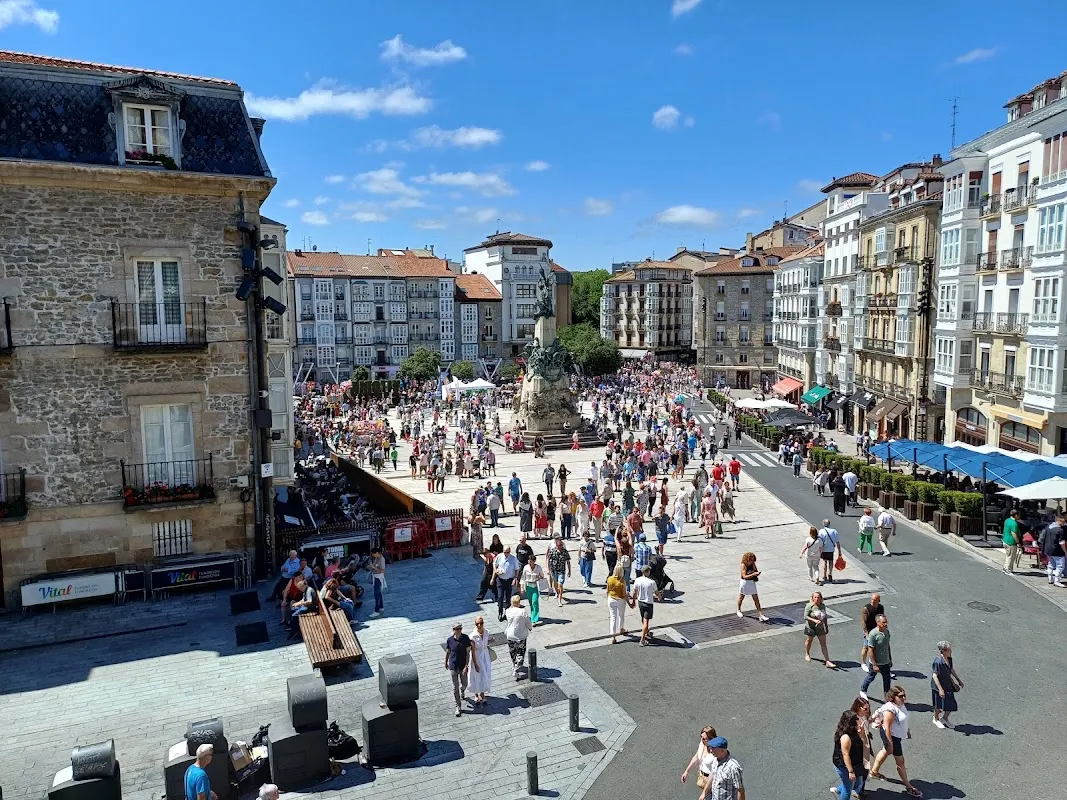 Parking Plaza Virgen Blanca, Vitoria-Gasteiz en Vitoria-Gasteiz (Álava) — foto 3 de 4