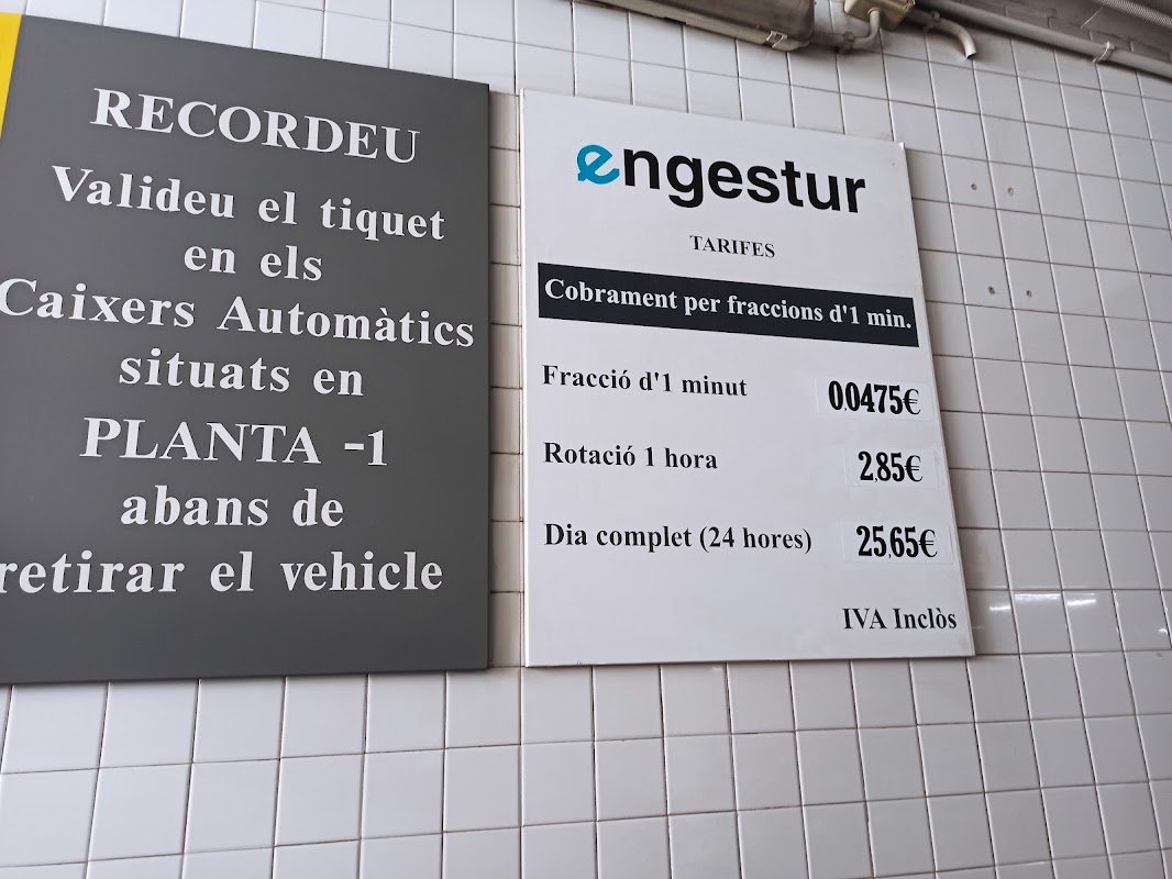 Parking Pompeu Fabra, 24 h junto al Museu de Badalona en Badalona (Barcelona) — foto 2 de 2