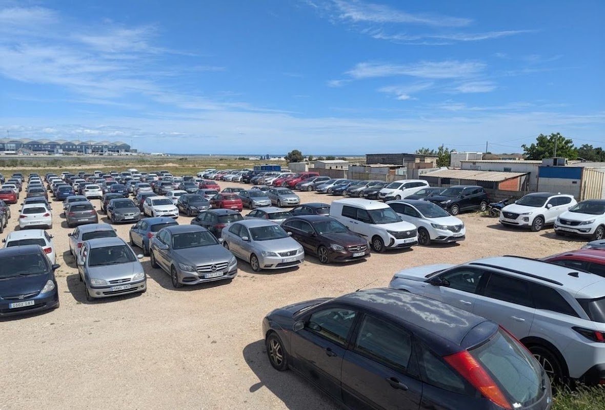 Parking Pro descubierto con lanzadera al aeropuerto de Alicante en Alicante