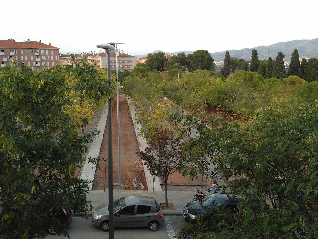 Parking gratuito en Santa Coloma de Cervelló (Colònia Güell) en Barcelona — foto 2 de 4