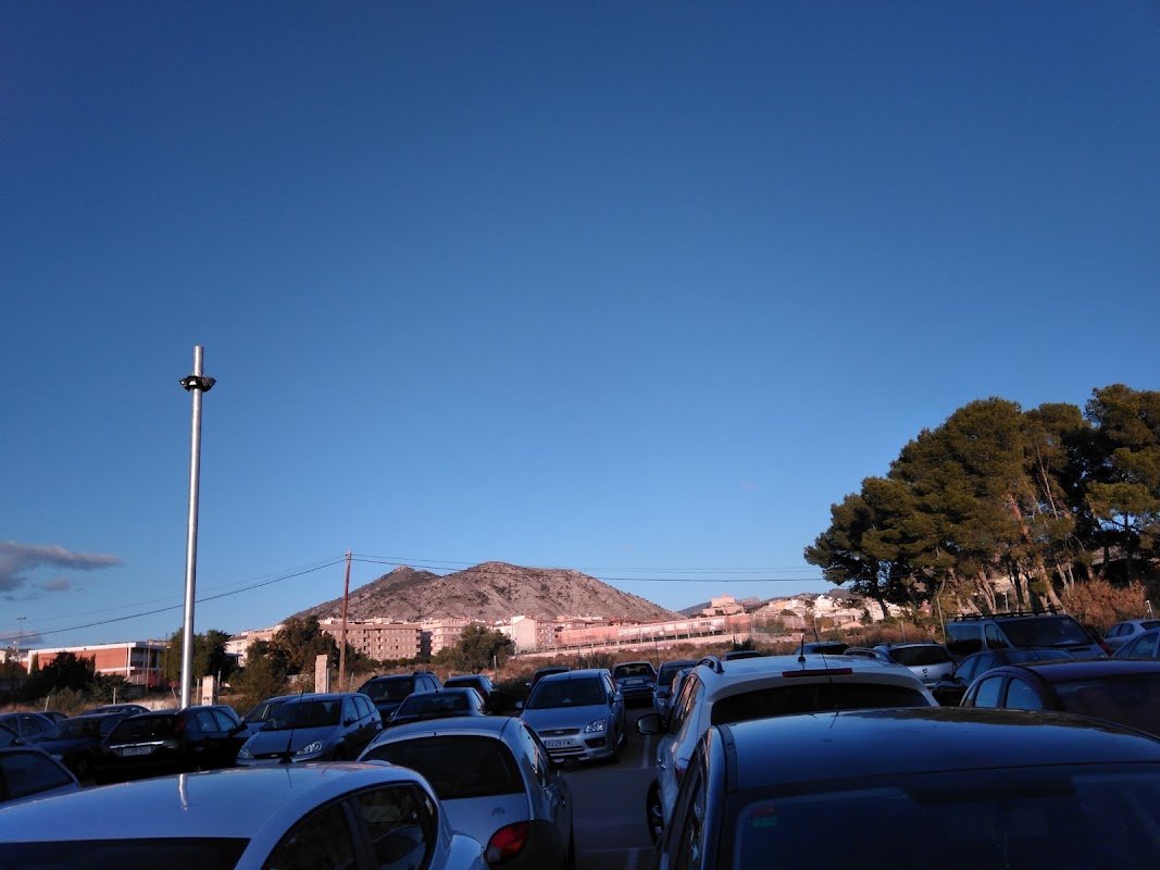 Parking público gratuito de la calle El Portal en Elda (Alicante)