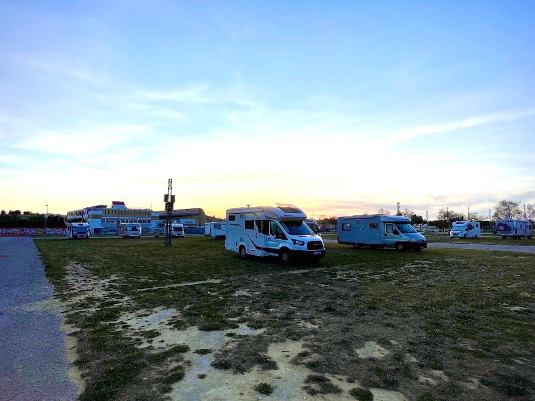 Parking de autocaravanas en Puerto Real (Cádiz) en Puerto Real (Cádiz) — foto 2 de 2