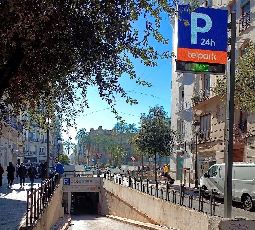 Parking Reino de Valencia (Mercado de Colón, 24 h) en Valencia — foto 2 de 3