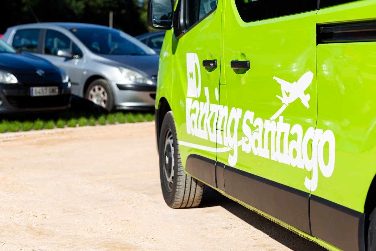 Parking Santiago low cost (aeropuerto de Santiago, SCQ) en A Coruña