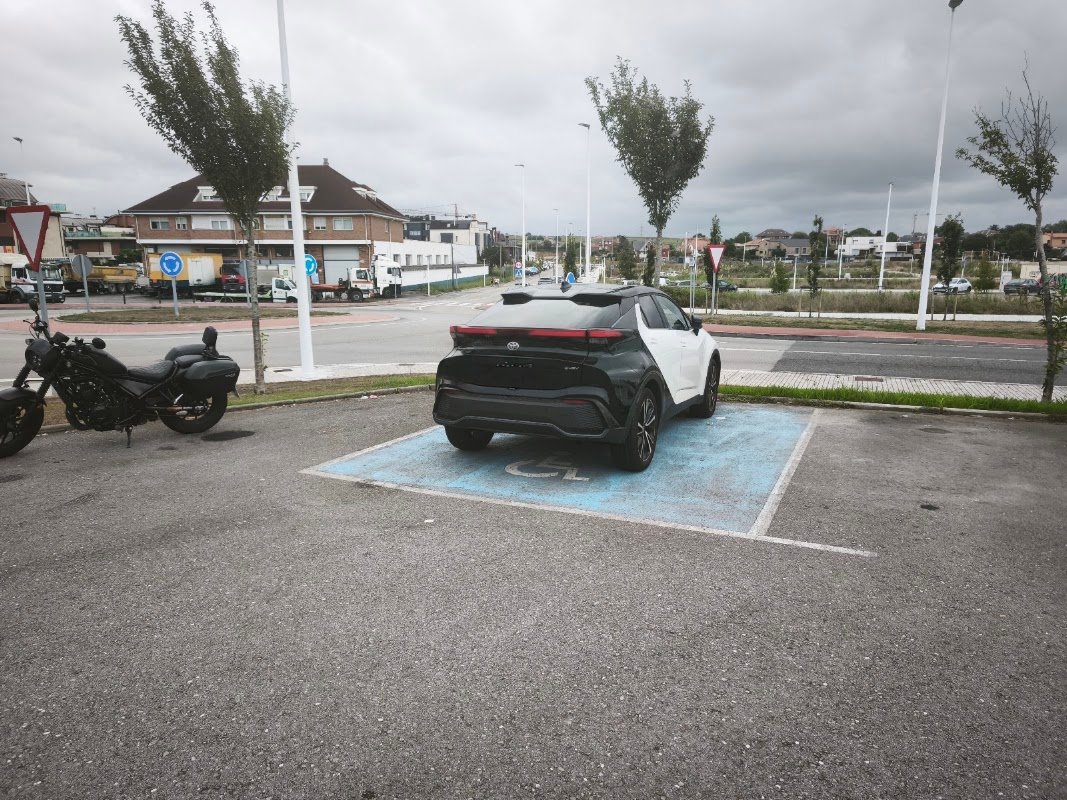Parking gratuito en Santa Cruz de Bezana (Soto de la Marina) en Santa Cruz de Bezana (Cantabria)