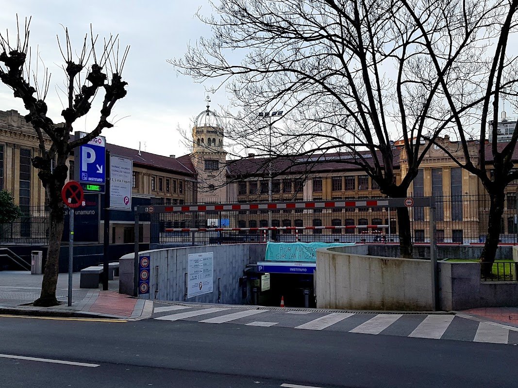 Parking Unamuno (Instituto) en Bilbao: cubierto y 24 h en Bilbao (Bizkaia) — foto 2 de 4