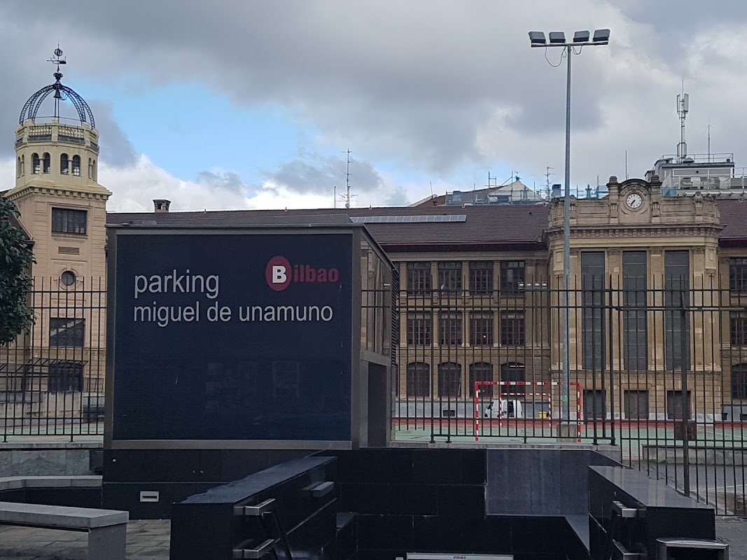 Parking Unamuno (Instituto) en Bilbao: cubierto y 24 h en Bilbao (Bizkaia)