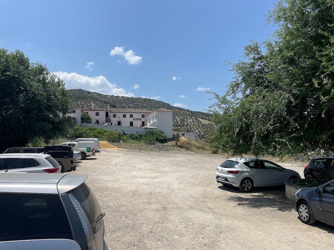 Área de autocaravanas en Zahara de la Sierra: avenida Andalucía en Zahara (Cádiz)