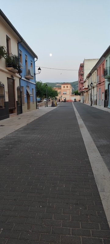 Parking público junto a la iglesia de Sant Bertomeu, Rótova en Rótova (Valencia)