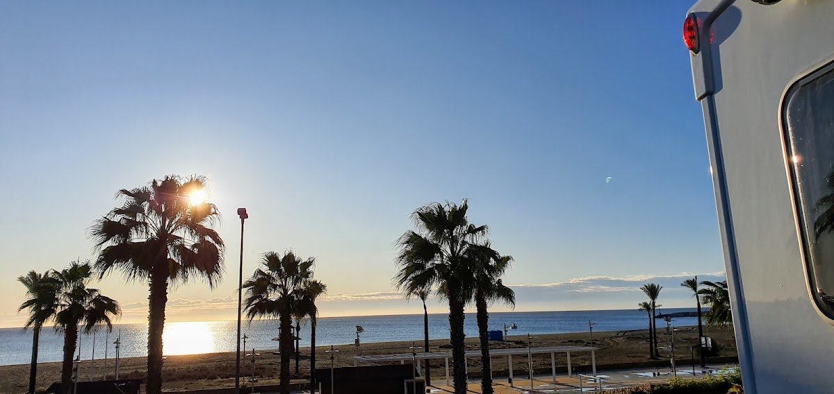 Parking gratuito en Playa Torreguadiaro (San Roque) en San Roque (Cádiz)
