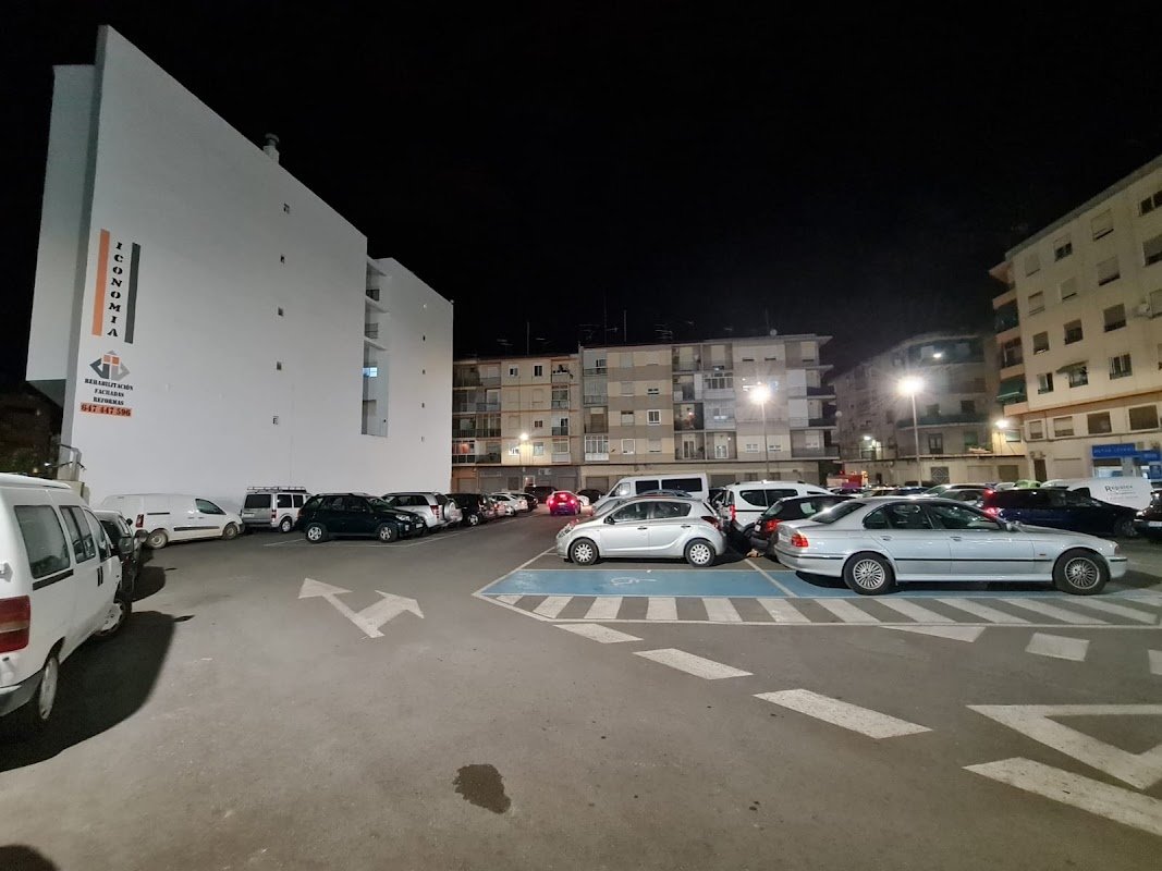 Parking gratuito Plaza Comuneros de Castilla en Elda (Alicante)