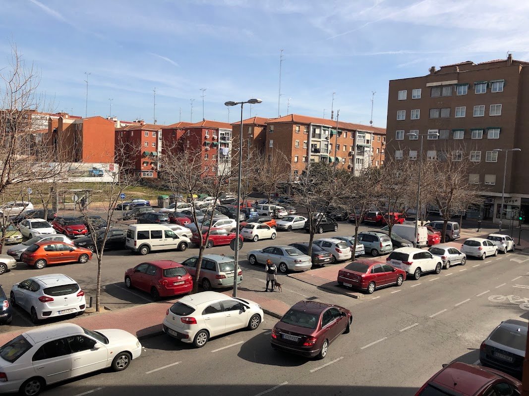 Parking gratuito Plaza Diego Sobaños en Alcalá de Henares (Madrid)