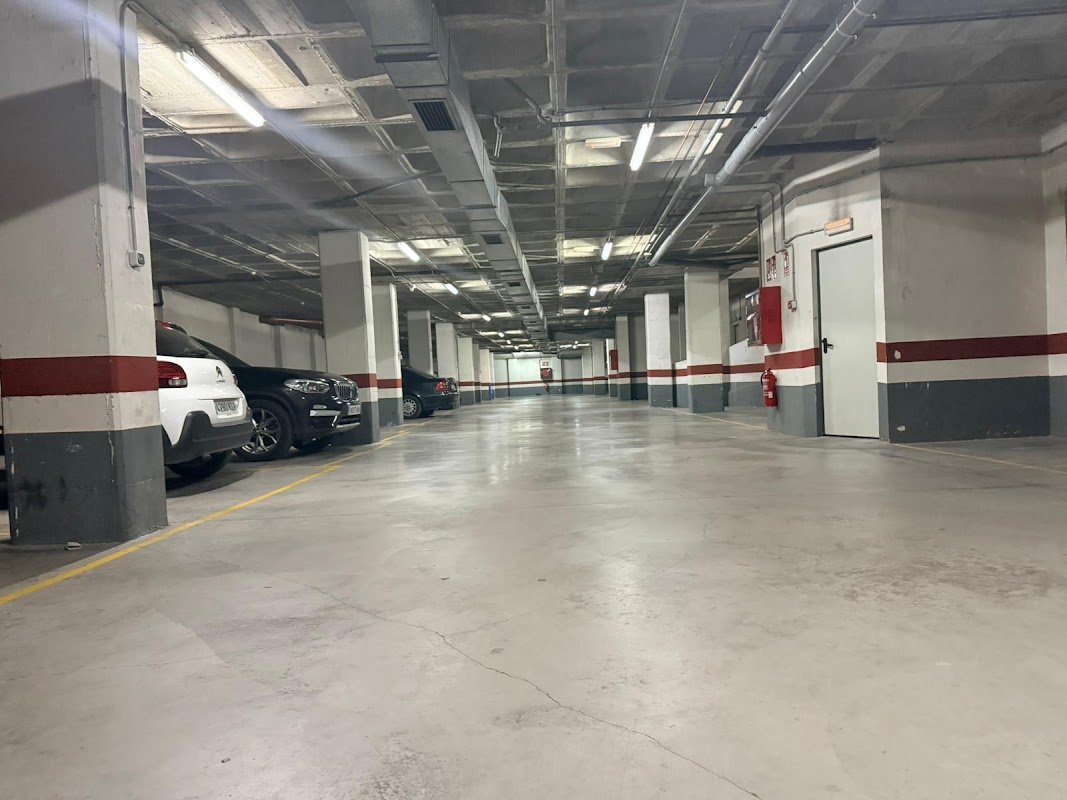 Parking cubierto en el aeropuerto de Alicante (Valet-Park-King) en Alicante