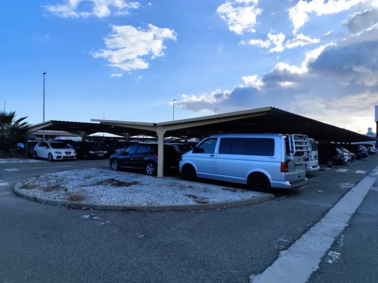 Parking 24 h junto al aeropuerto de Málaga (Wifi Parking) en Málaga