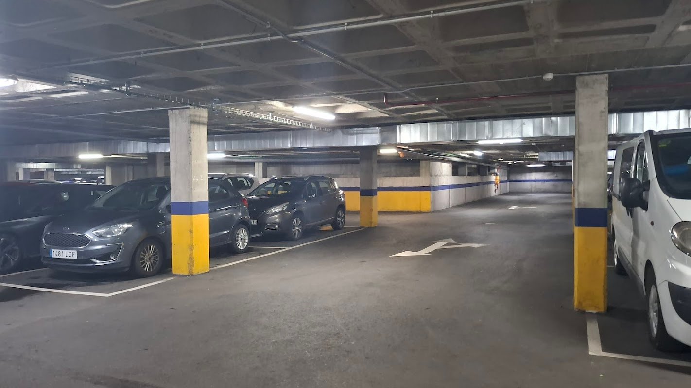 Aparcamiento subterráneo gratuito Cines Segovia — foto 1 de 4