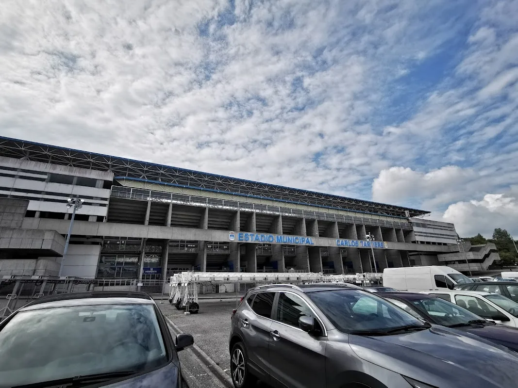 Parking Estadio Carlos Tartiere en Oviedo (Asturias) — foto 1 de 4
