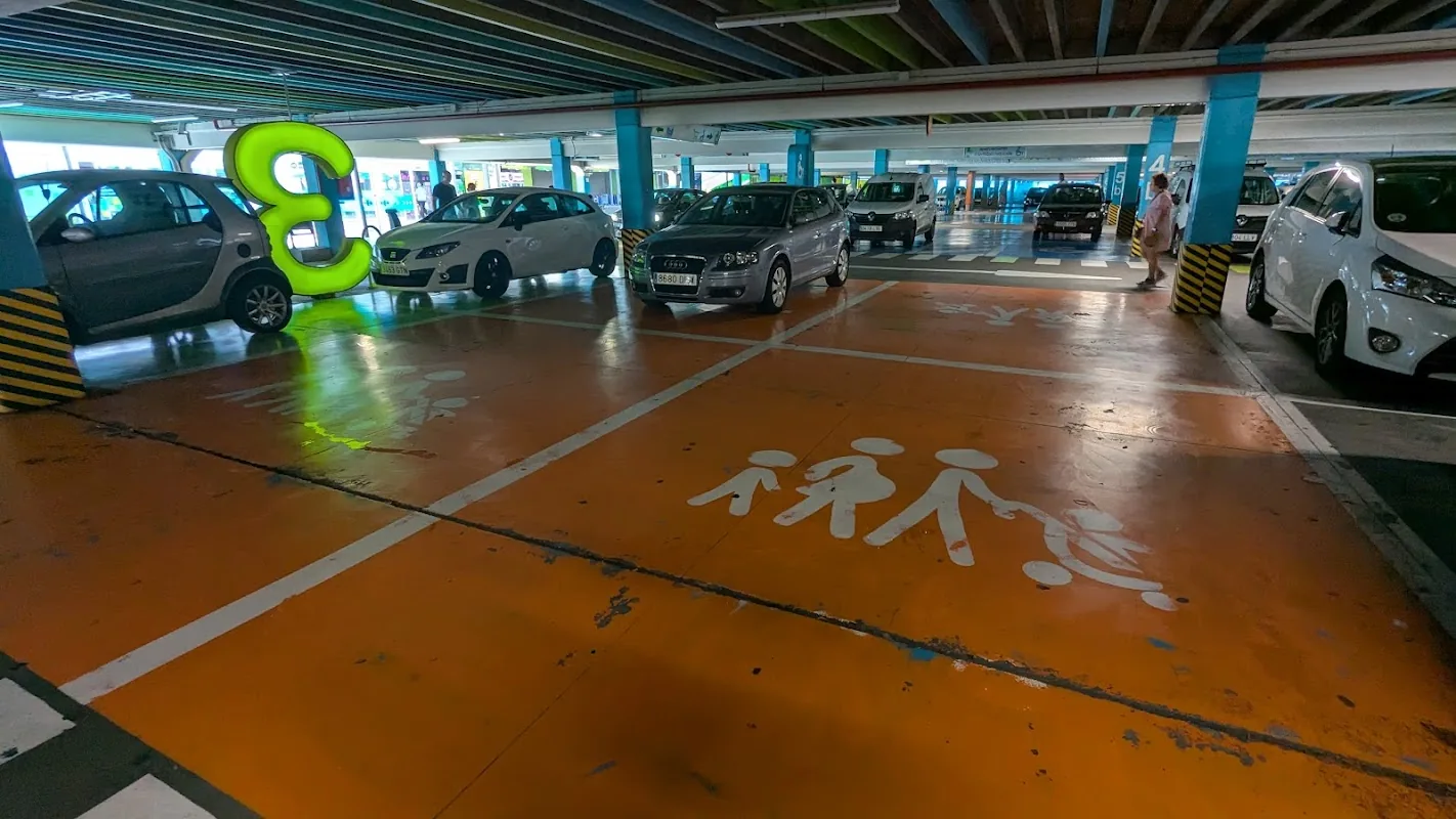 Parking gratuito Carrefour en A Coruña — foto 1 de 4