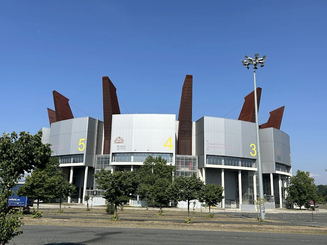 Parking Fernando Buesa Arena en Vitoria-Gasteiz (Álava) — foto 1 de 4