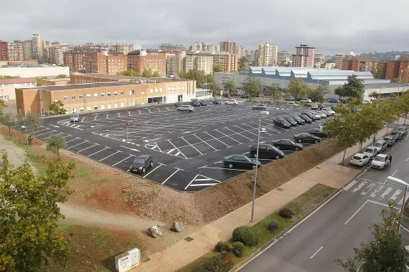 Parking Gratuito Nuevo Cáceres en Cáceres — foto 1 de 2