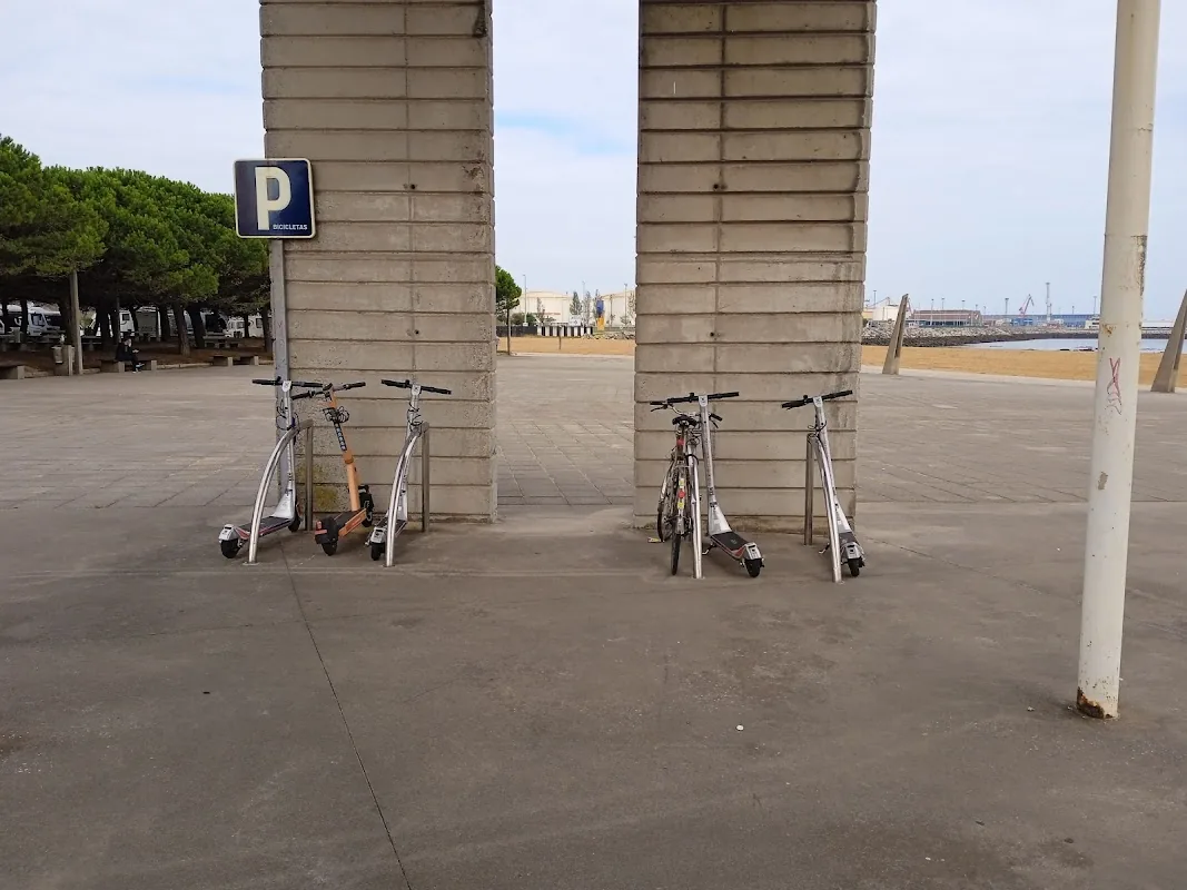 Aparcamiento para bicicletas Arbeyal en Gijón / Xixón (Asturias) — foto 1 de 4